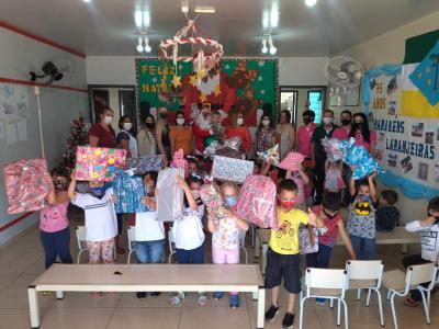 NÃºcleo Feminino Coprossel e CEMEI Sementinha do Saber levam alegria no Natal das CrianÃ§as da Escola